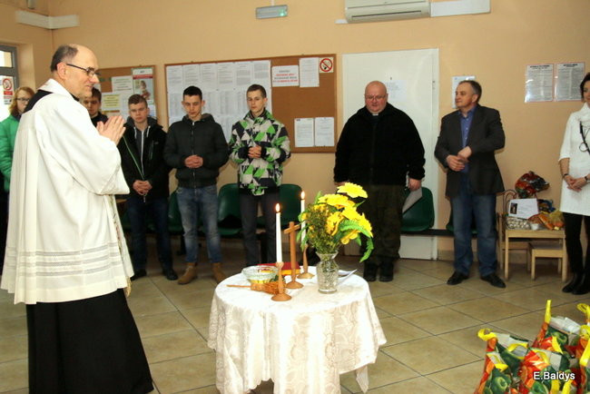 Święconki dotarły do samotnych (zdjęcia)