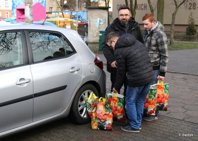 Święconki dotarły do samotnych (zdjęcia)