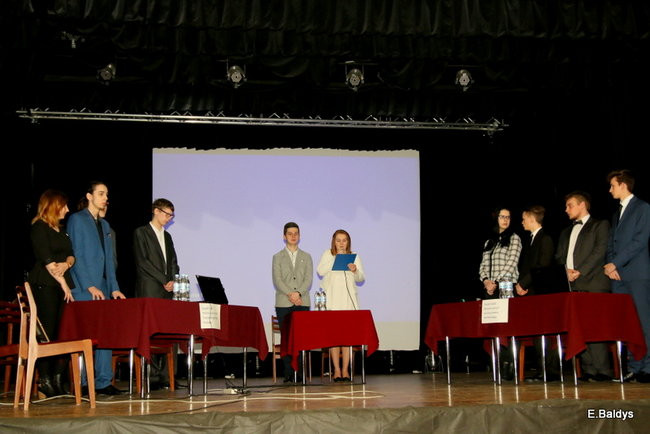 Trzeci z rzędu triumf Ekonomika w debatach (zdjęcia)