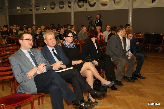 Trzeci z rzędu triumf Ekonomika w debatach (zdjęcia)