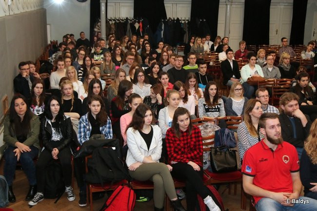 Trzeci z rzędu triumf Ekonomika w debatach (zdjęcia)