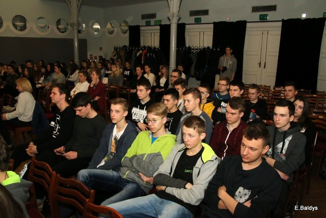 Trzeci z rzędu triumf Ekonomika w debatach (zdjęcia)