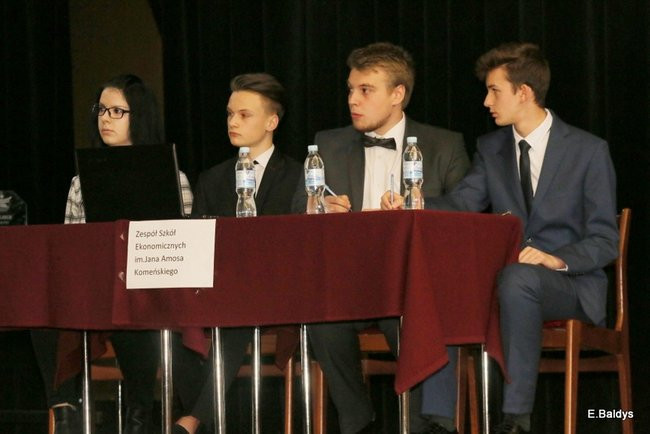 Trzeci z rzędu triumf Ekonomika w debatach (zdjęcia)