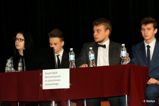 Trzeci z rzędu triumf Ekonomika w debatach (zdjęcia)
