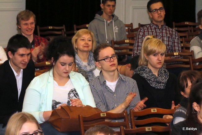 Trzeci z rzędu triumf Ekonomika w debatach (zdjęcia)