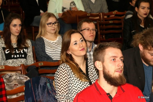 Trzeci z rzędu triumf Ekonomika w debatach (zdjęcia)