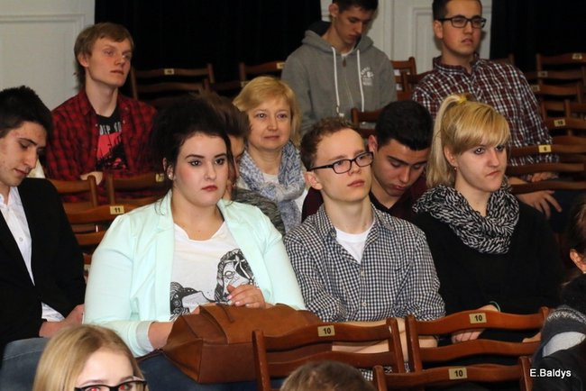 Trzeci z rzędu triumf Ekonomika w debatach (zdjęcia)