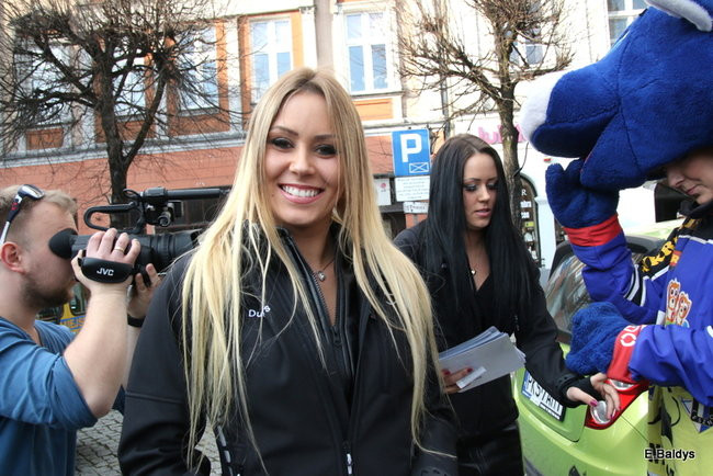 Żużlowcy z kibicami. Na Rynku i w Galerii Leszno (zdjęcia)