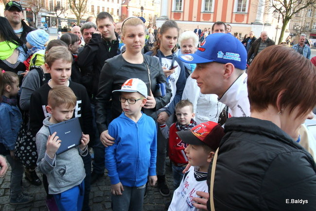 Żużlowcy z kibicami. Na Rynku i w Galerii Leszno (zdjęcia)