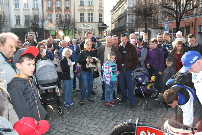 Żużlowcy z kibicami. Na Rynku i w Galerii Leszno (zdjęcia)