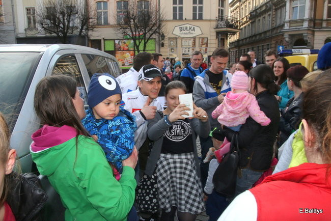 Żużlowcy z kibicami. Na Rynku i w Galerii Leszno (zdjęcia)