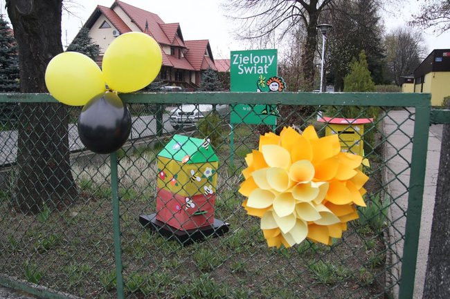 A w przedszkolu roje pszczół (dużo zdjęć)