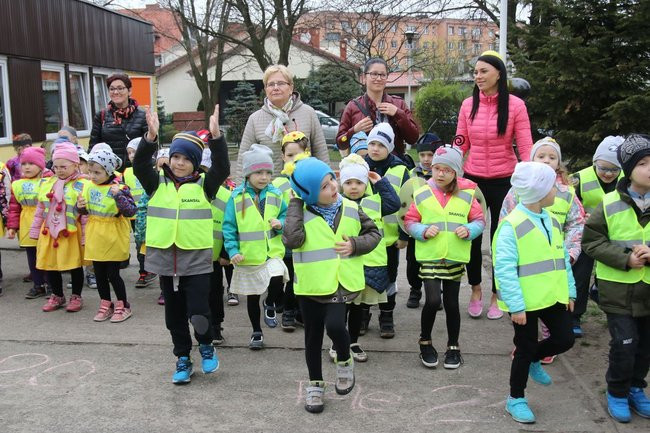 A w przedszkolu roje pszczół (dużo zdjęć)