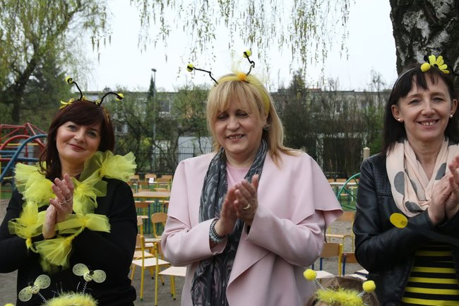 A w przedszkolu roje pszczół (dużo zdjęć)