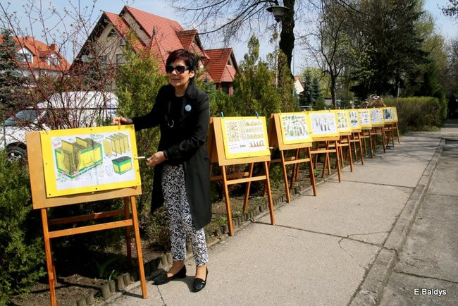 Prezydent zasadzi kwiaty z przedszkolakami. Dla pszczół (zdjęcia)