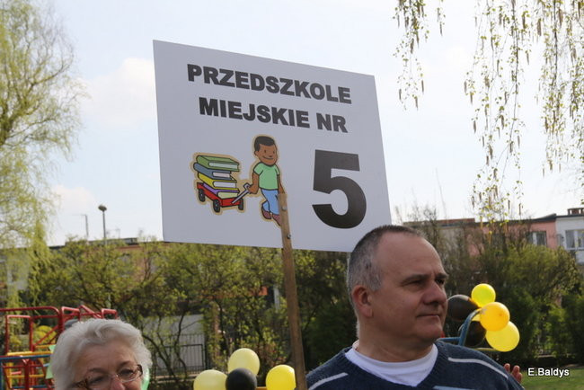 Prezydent zasadzi kwiaty z przedszkolakami. Dla pszczół (zdjęcia)