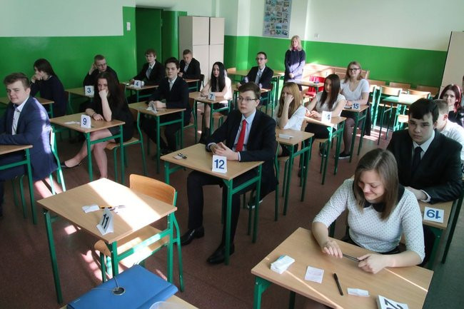 Gimnazjaliści zdają egzaminy. Potrwają trzy dni (zdjęcia)