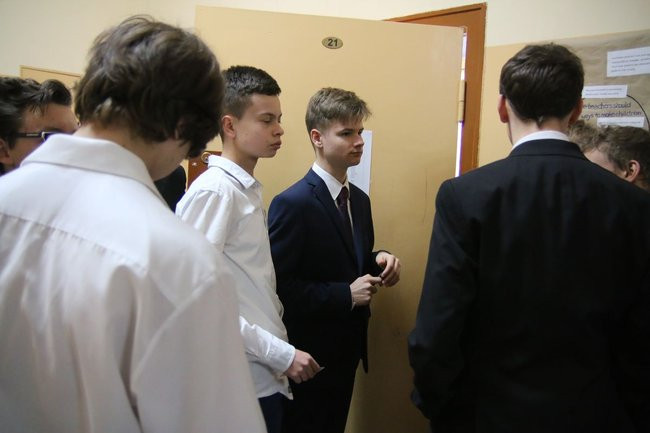 Gimnazjaliści zdają egzaminy. Potrwają trzy dni (zdjęcia)