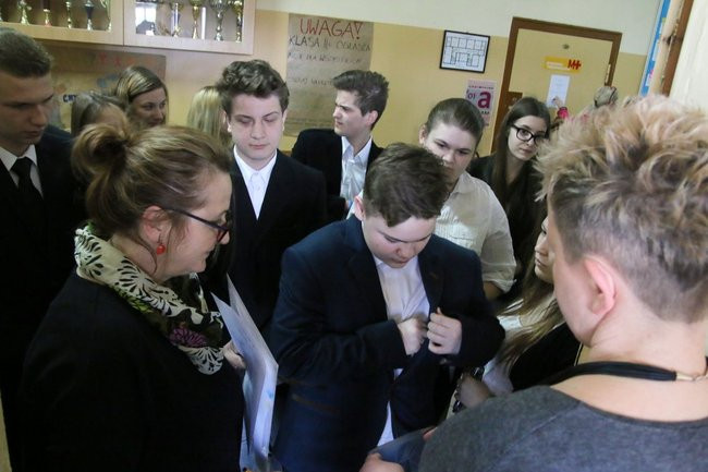 Gimnazjaliści zdają egzaminy. Potrwają trzy dni (zdjęcia)