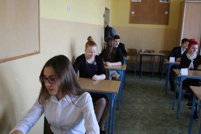 Gimnazjaliści zdają egzaminy. Potrwają trzy dni (zdjęcia)