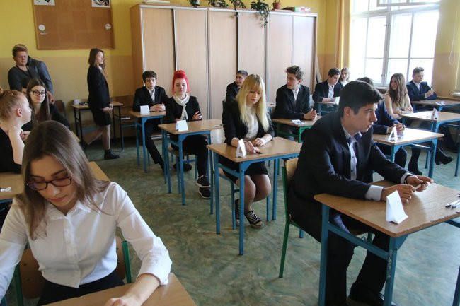 Gimnazjaliści zdają egzaminy. Potrwają trzy dni (zdjęcia)