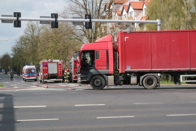 Drugie zderzenie na tym na tym samym skrzyżowaniu (zdjęcia)