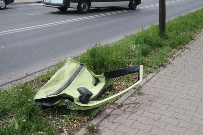 Drugie zderzenie na tym na tym samym skrzyżowaniu (zdjęcia)
