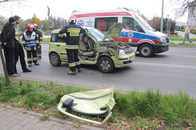 Drugie zderzenie na tym na tym samym skrzyżowaniu (zdjęcia)