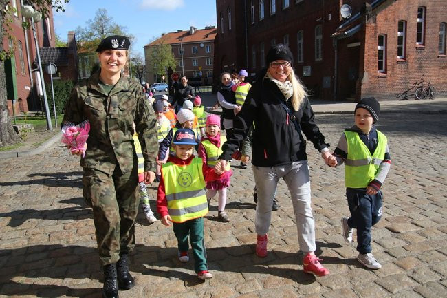 Można wejść za wojskową bramę (zdjęcia)