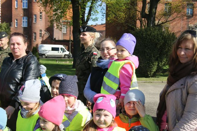 Można wejść za wojskową bramę (zdjęcia)