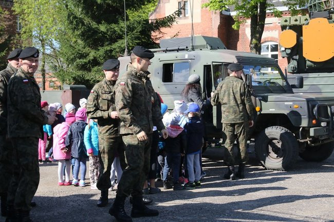 Można wejść za wojskową bramę (zdjęcia)