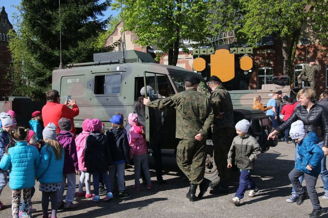 Można wejść za wojskową bramę (zdjęcia)