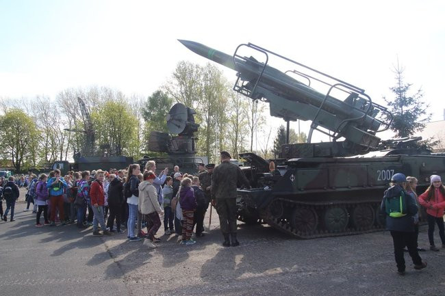 Można wejść za wojskową bramę (zdjęcia)