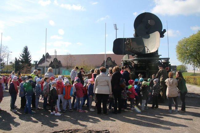 Można wejść za wojskową bramę (zdjęcia)