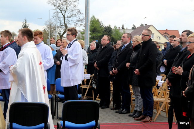 Msza z okazji 1050-lecia Chrztu Polski. Odsłonięcie figury Maryjnej (zdjęcia)