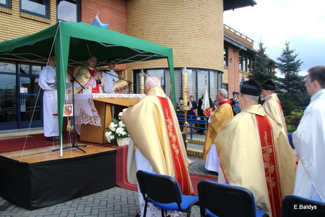 Msza z okazji 1050-lecia Chrztu Polski. Odsłonięcie figury Maryjnej (zdjęcia)
