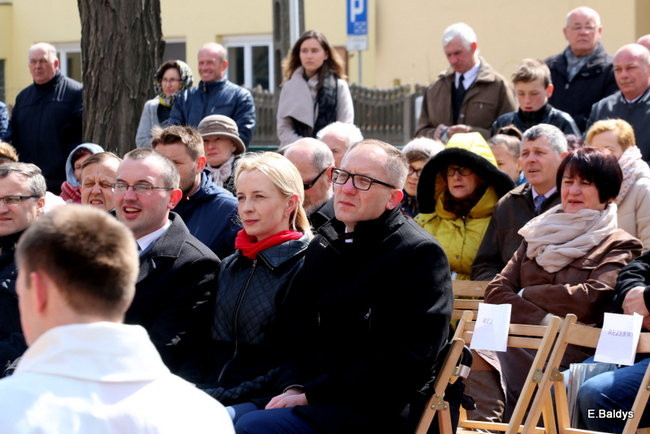 Msza z okazji 1050-lecia Chrztu Polski. Odsłonięcie figury Maryjnej (zdjęcia)