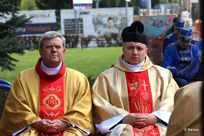 Msza z okazji 1050-lecia Chrztu Polski. Odsłonięcie figury Maryjnej (zdjęcia)
