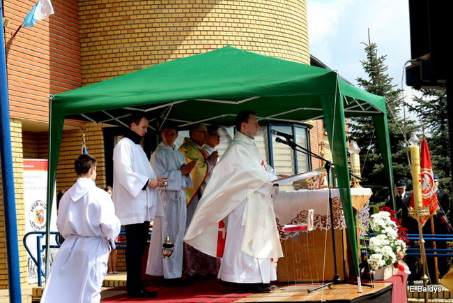 Msza z okazji 1050-lecia Chrztu Polski. Odsłonięcie figury Maryjnej (zdjęcia)
