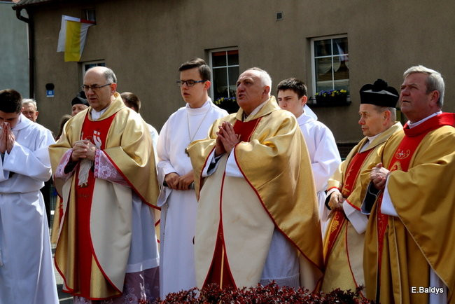 Msza z okazji 1050-lecia Chrztu Polski. Odsłonięcie figury Maryjnej (zdjęcia)