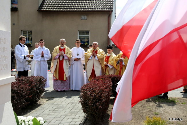Msza z okazji 1050-lecia Chrztu Polski. Odsłonięcie figury Maryjnej (zdjęcia)
