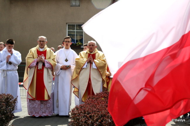 Msza z okazji 1050-lecia Chrztu Polski. Odsłonięcie figury Maryjnej (zdjęcia)