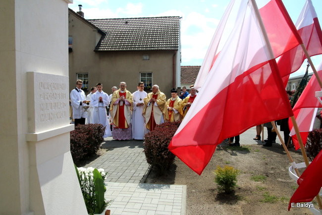 Msza z okazji 1050-lecia Chrztu Polski. Odsłonięcie figury Maryjnej (zdjęcia)