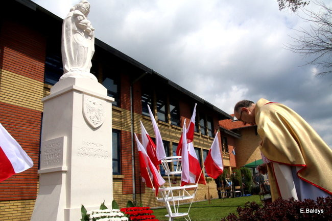 Msza z okazji 1050-lecia Chrztu Polski. Odsłonięcie figury Maryjnej (zdjęcia)