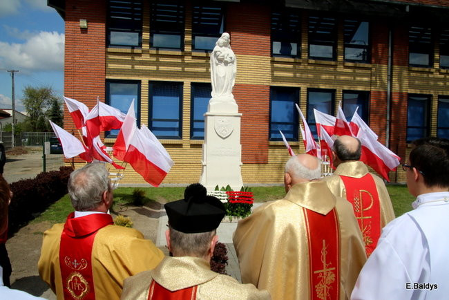 Msza z okazji 1050-lecia Chrztu Polski. Odsłonięcie figury Maryjnej (zdjęcia)