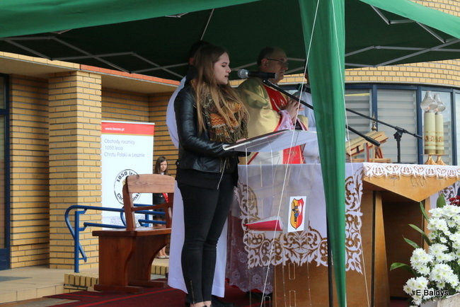 Msza z okazji 1050-lecia Chrztu Polski. Odsłonięcie figury Maryjnej (zdjęcia)
