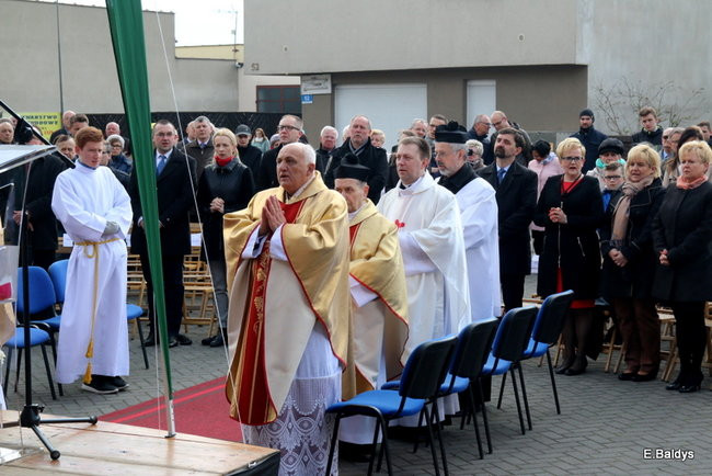 Msza z okazji 1050-lecia Chrztu Polski. Odsłonięcie figury Maryjnej (zdjęcia)
