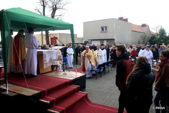 Msza z okazji 1050-lecia Chrztu Polski. Odsłonięcie figury Maryjnej (zdjęcia)