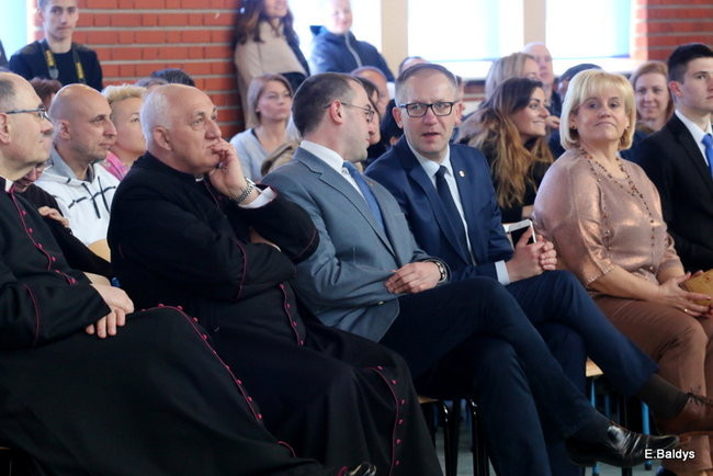 Msza z okazji 1050-lecia Chrztu Polski. Odsłonięcie figury Maryjnej (zdjęcia)