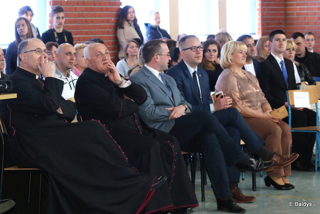 Msza z okazji 1050-lecia Chrztu Polski. Odsłonięcie figury Maryjnej (zdjęcia)